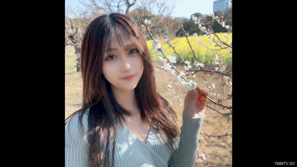 FC2-PPV-3245982 爆头/亮相！ ！仅售 1980pt！ ！模特级比例大腿！一个用射精连续喂养阴道的美丽曲线美女人！ ！无辜不雅的技术是最好的