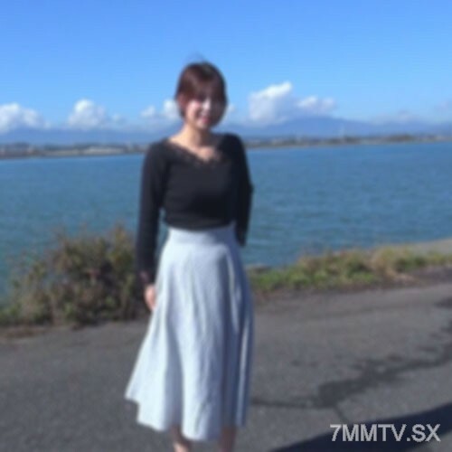 FC2-PPV-3179707 负债累累的美人妻，挺出浑圆美臀接受射精，插入时发疯的无奈人妻【优惠至2/13】