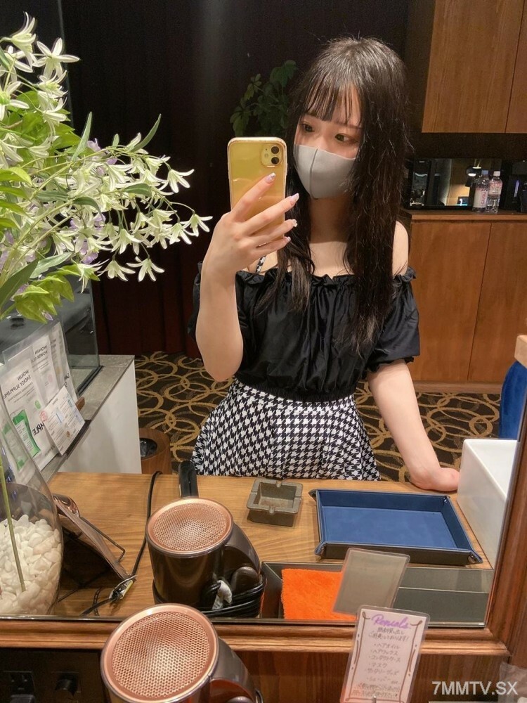 FC2-PPV-3148902 【轮子数量有限！ 】 前10人30000 → 25000 18岁Mika-chan的最新作品！第一个纯白色泳池！首次预约豪华衣帽间，外阴大量射精2例