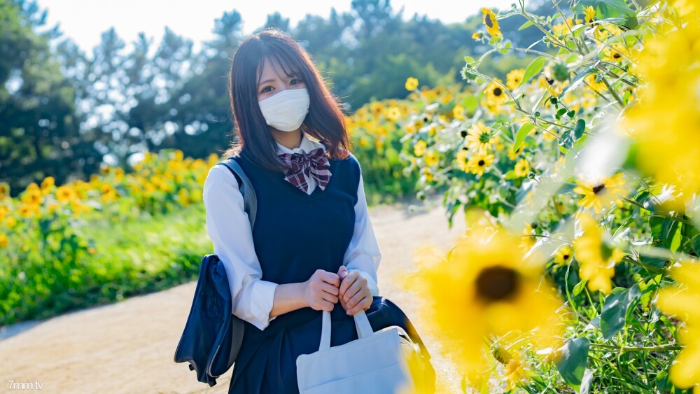 FC2-PPV-3129196 限时至11/23！ ！ [未经审查] 皮肤白皙干净的F罩杯美女◯女◯学生仍然年轻......一边享受用陌生的手捏男性生殖器的美丽大山雀，阴道射精和嘴巴射精没有橡胶！ ！