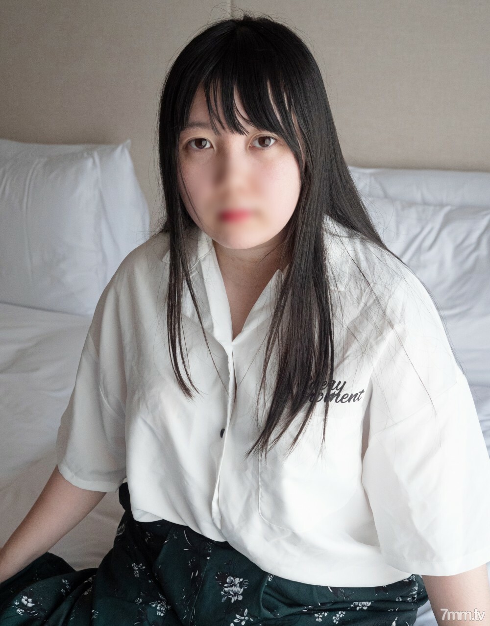 FC2-PPV-3079112 [未经审查] 棉花糖女大学生，E罩杯魅力十足。柔软，皮肤白皙的身体，握起来非常舒适。当相机对准我时，我一直都很紧张......未经授权的阴道射精的真实 POV 被讨厌