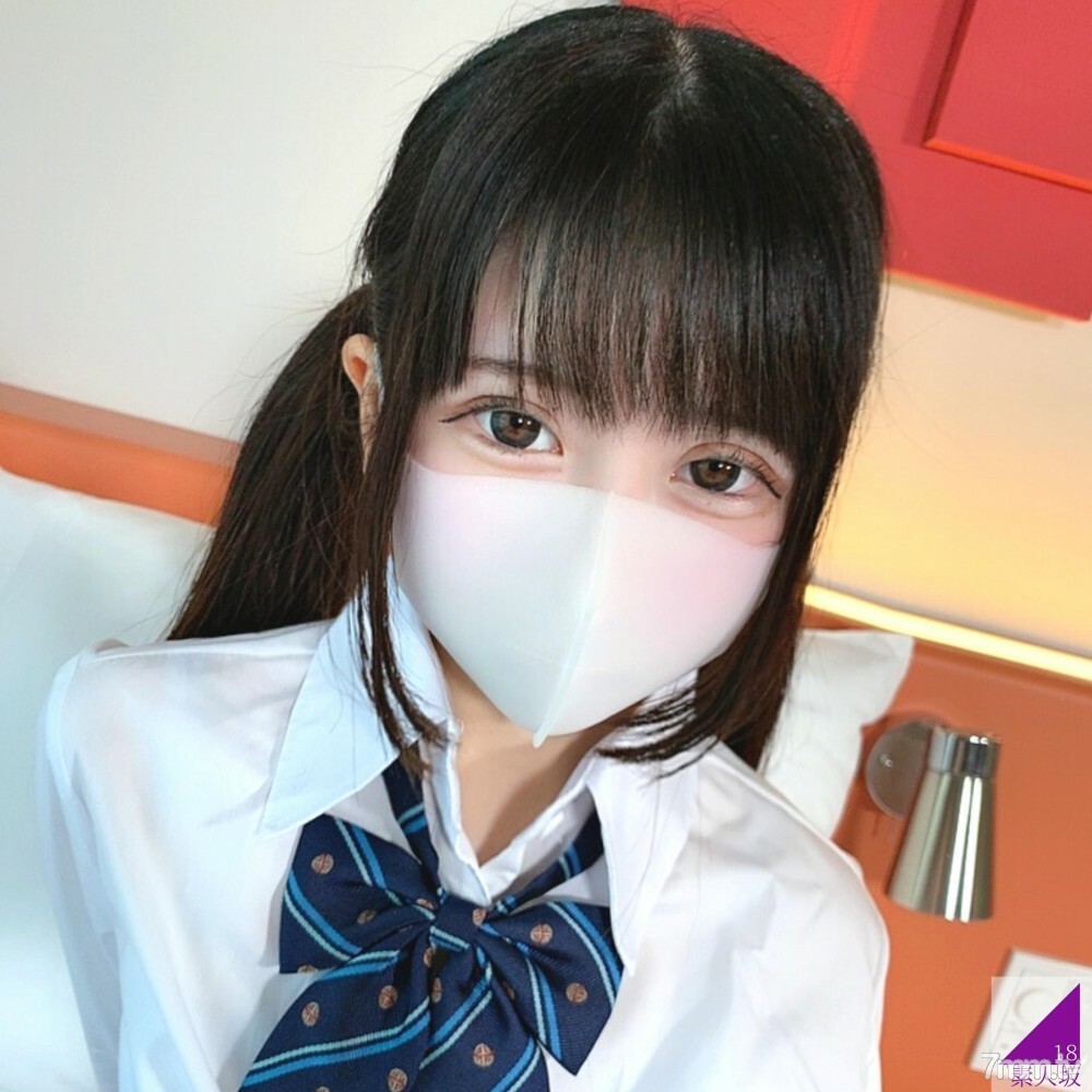 FC2-PPV-3049060 就像穿著白袜子和制服一样◯ 和生Miku一起做饭，谈起自己的初恋后，穿著制服做爱【评论特权：高品质版+未成熟的身体观察场景】