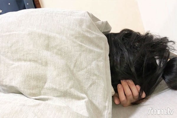 FC2-PPV-2934549 3P首发！ ！！ [私拍，未经审查] 我犯了一个睡得很香的朋友的妹妹。住在朋友家死的时候，看到朋友逛街，把姐姐给肉手淫搞定了！ ！！ ！！