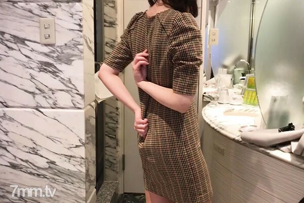 FC2-PPV-2761257 [奇闻趣事/个人拍摄] 一个无辜的已婚妇女用免洗棒在嘴里洗礼，洗礼还在洗，从后面推，嘴里从来没有精子 FC2 -PPV- 2761257