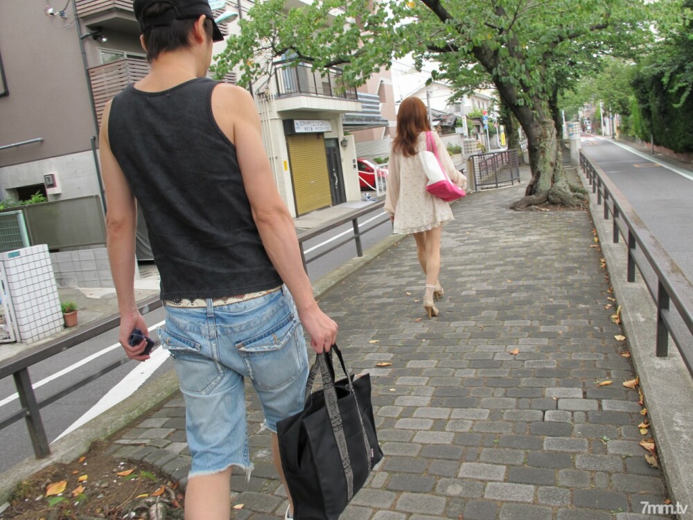 FC2-PPV-2483695 美胸女大学生被拐骗羞辱，阴道肛交交替性交，擅自阴道射精变成肉便池！ 19岁