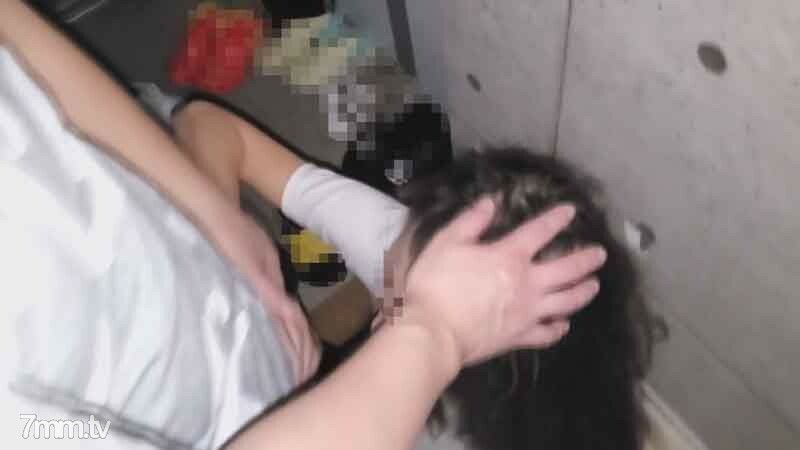 FC2-PPV-2287651 两个孩子的妈妈受不了，在饿著肚子的女儿身边泄露出欢乐的声音