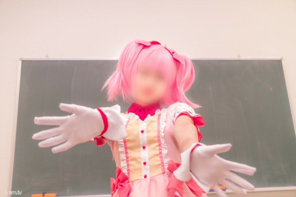 FC2-PPV-1897067 【魔术师反转3P】和魔法少女一起反转3P哈莱姆吧！两个业馀层挤压不习惯的前处女的污垢/ Ma 〇 Magi Ma 〇 Ka＆Hora Magical Girl Ver ※完整外观/原始阴道射液