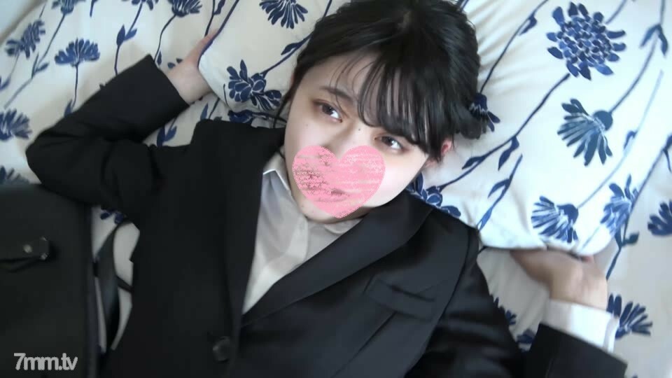 FC2-PPV-1888207 Yumi-chan，当地新闻主播的偶像级美少女。生松鼠穿著不熟悉的招聘服而痛苦不堪。从一个小阴户中射出大量喷出和两个大量阴道暨。