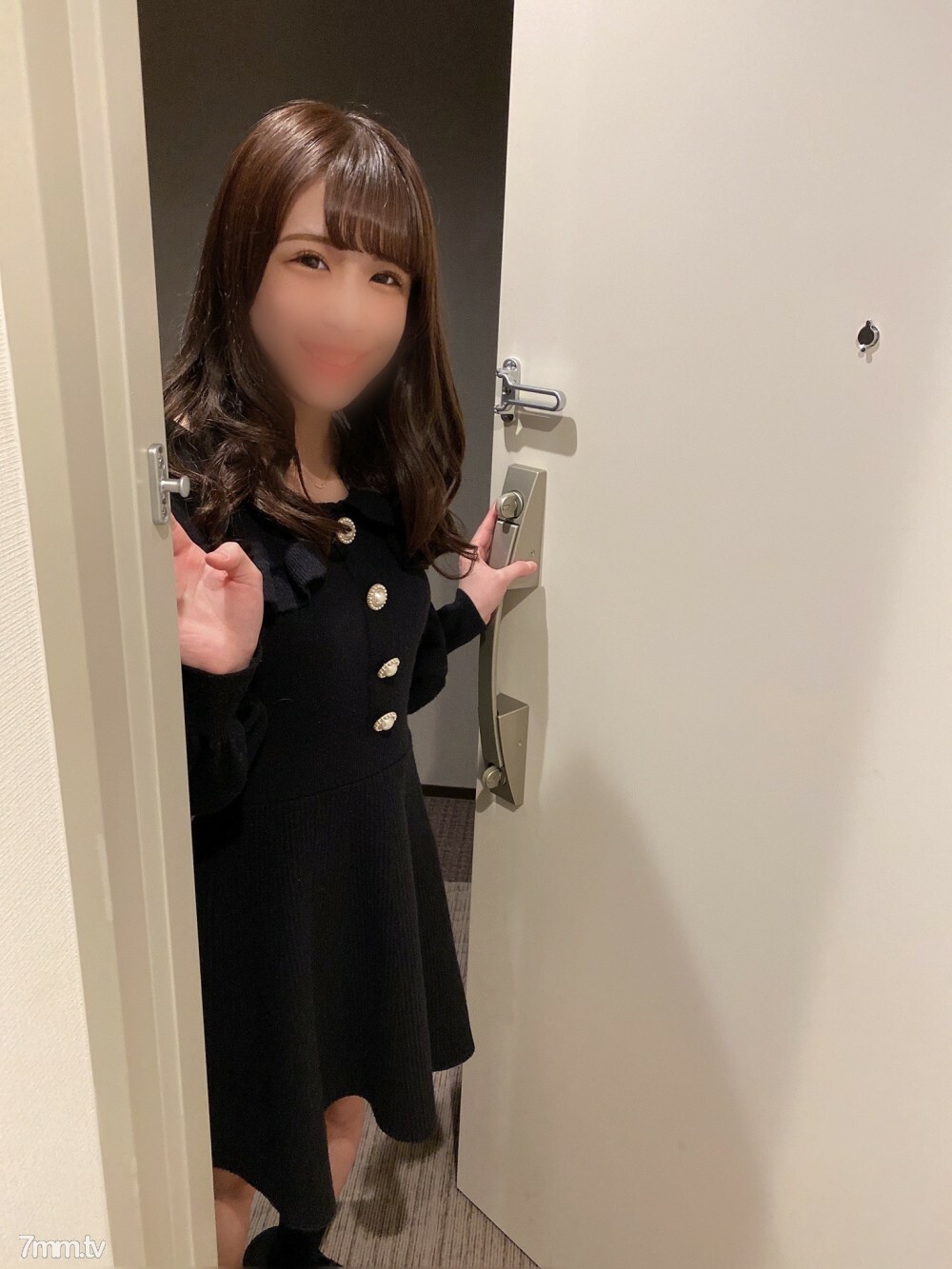 FC2-PPV-1758998 [梦想成真♪] 在入口处突然翻倍。一个有著一流笑容的美丽女孩将拜访粉丝的家。被彻底扑灭并怀孕 〇 不可避免