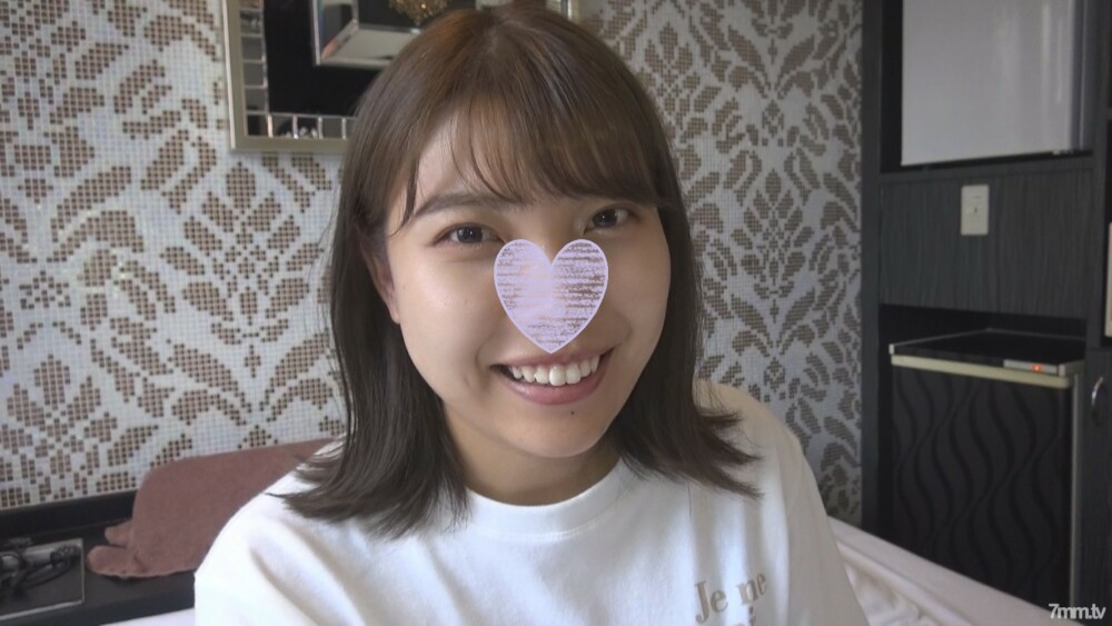 FC2-PPV-1590481 [个人拍摄] 天真淫荡的美丽乳房迷人的年轻妻子Serina-san 有大量的原始阴道射液！