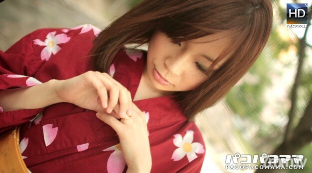 062212-675 剃光的年轻妻子的浴衣服务