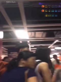 【街射偷拍】国内地铁美少妇从忍受到享受全过程，骨子里的骚货！