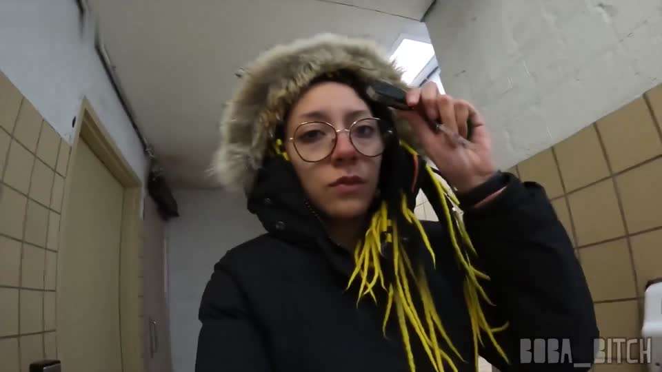 【Boba_Bitch】深夜露出自慰、户外露出碰到陌生人交谈后随意干#露点#挑逗#人妻#骚逼