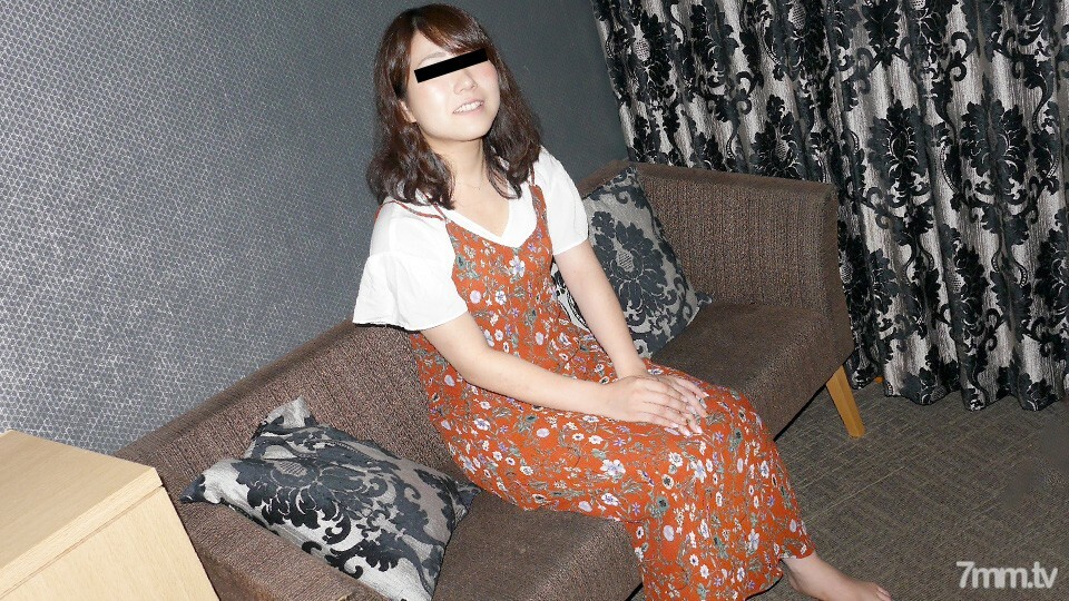 062421-01 一个整洁的女孩是一个刚毛的猫