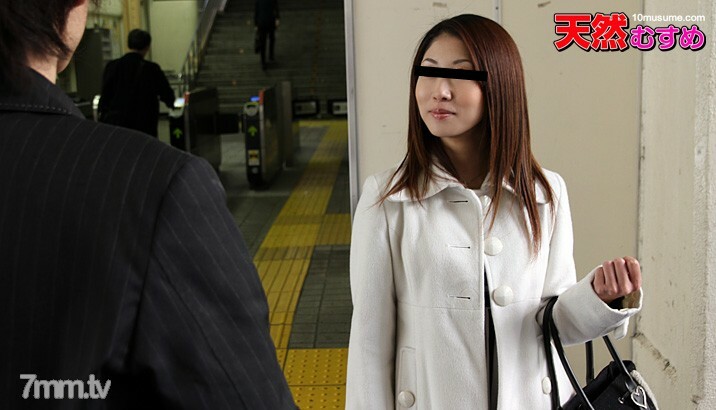 072611-01 我被一个美丽的姐姐所吸引，她突然变成了一个食肉系统。