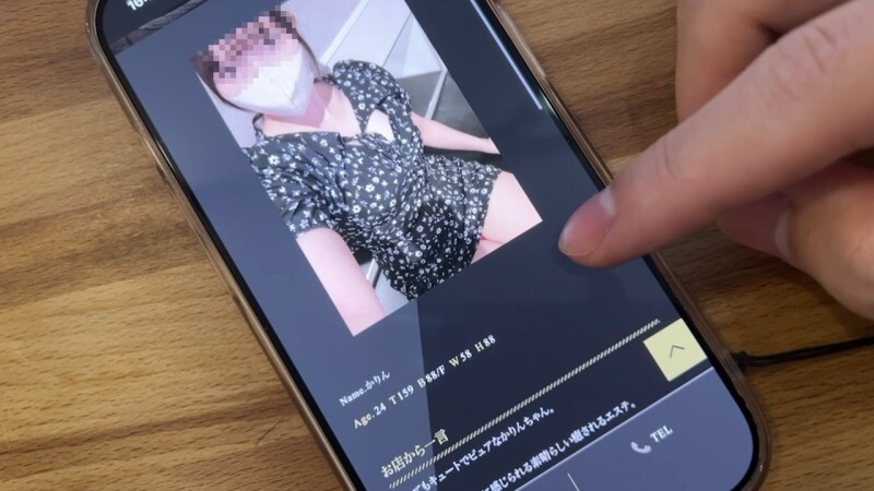 FC2-PPV-4821221 [露阴] 一名男子接受男士美容护理时，穿著超迷你比基尼，享受著露出阴茎的乐趣。