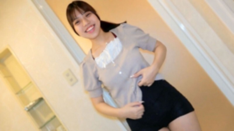 FC2-PPV-4713690 [无码] 她的娃娃脸简直太撩人了！她那可爱的小脸蛋上沾满了精液，眼睛圆圆的，简直是无敌的！虽然外表天真烂漫，但她其实很喜欢各种调皮的玩意儿！颜射和中出⤴ *额外高清