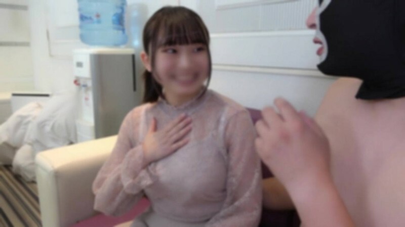 FC2-PPV-4569259 【第一弹/第二弹】18岁的G罩杯咖啡厅员工，长著一张娃娃脸，可爱极了。 白皙的身体蓬松而包裹。体内射精在她又紧又紧的阴户里。