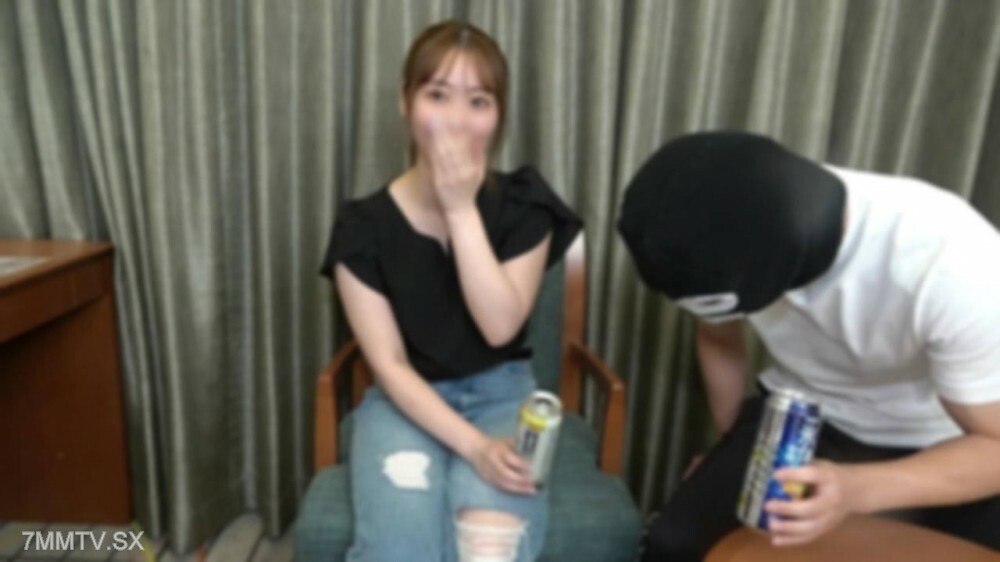 FC2-PPV-4548145 她是世界上最美丽的女人，也是一家大型航空公司的国际空服员。第一次见面的时候，当我在内心深处感到羞耻时，我在日常生活中感到坚强，我感到敏感，我暴露在黑暗中。