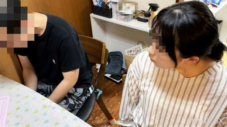 FC2-PPV-4515433 我有一个敏感的妻子和孩子，我作为父母有很强的存在感，但我却忘记了自己。