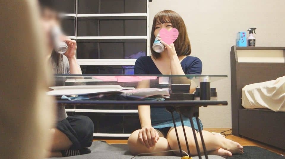 FC2-PPV-1161746 偷看女人在家喝酒的说说！胖胖的松散女孩不满男友冷漠，欲望爆发！从她丰满的大腿中露出的内裤镜头太色情了！现在我只想和这样的女孩发生性关系...