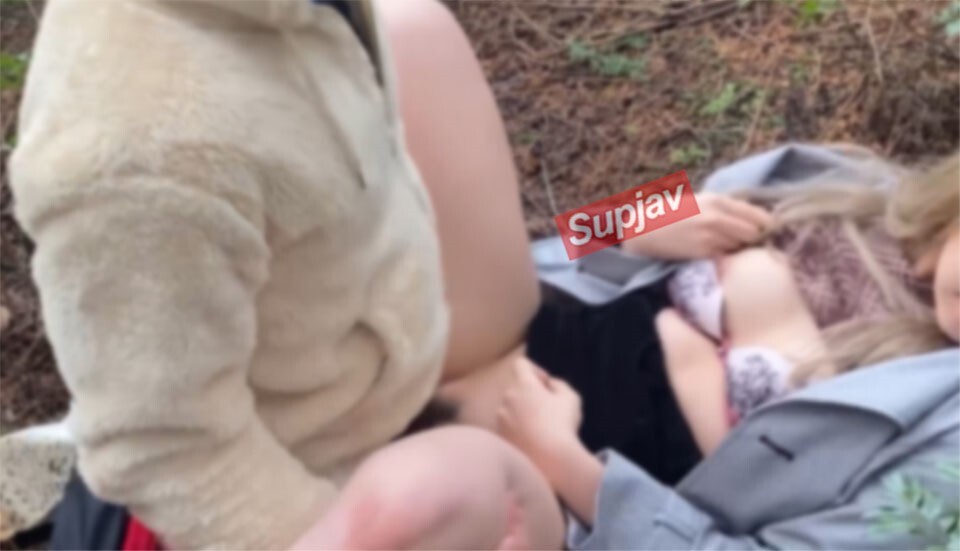 FC2-PPV-1346357 [数量有限] 提供“薄马赛克露出脸部，无位置高斯”服务。他和他的学长带著他最好的朋友的妹妹去森林，强迫她吃中出。