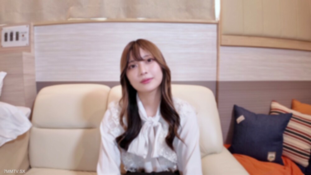 FC2-PPV-4280655 笑起来是无敌的！这么小的情况下，一阵兴奋就到了嘴里！美白体的第一个名字是米莎。